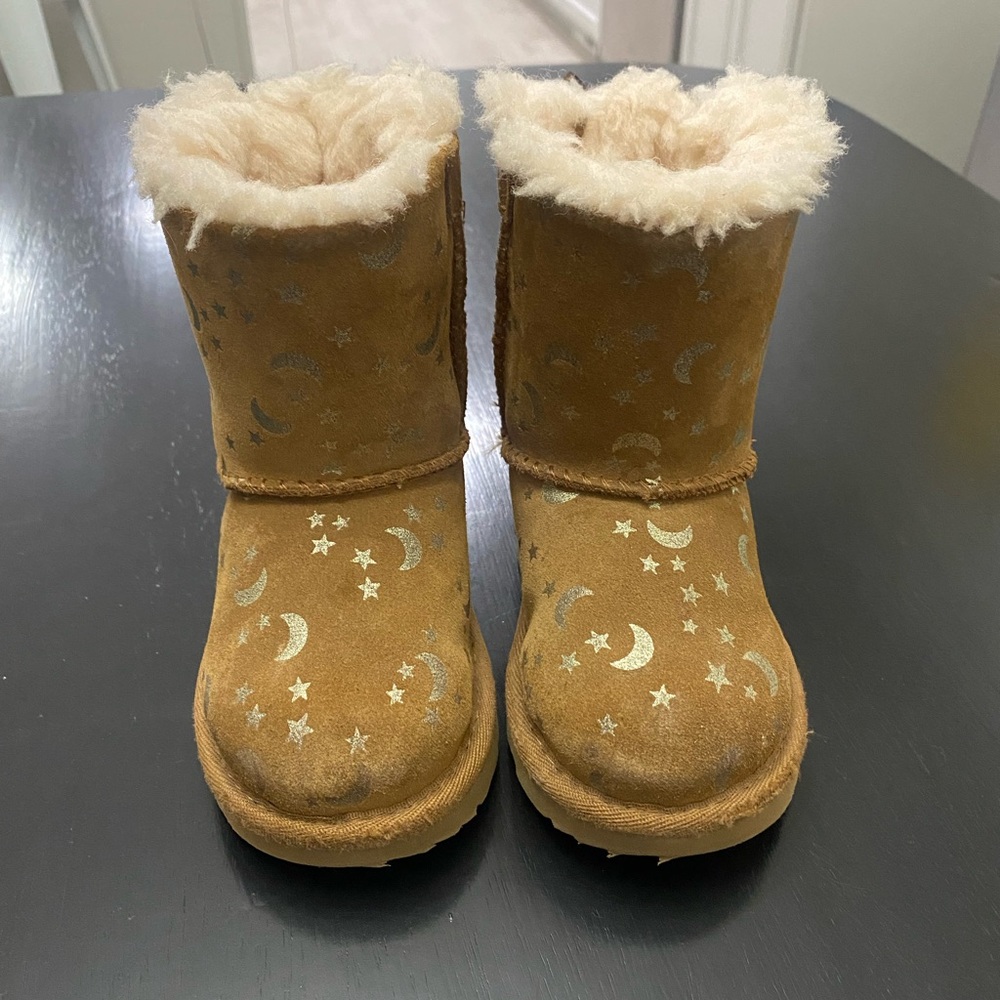 UGG Brown Boot with Laced Bows Toddler Size 6